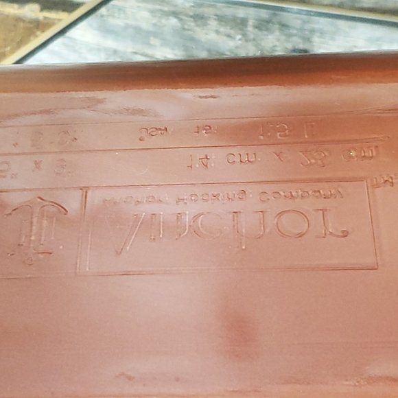 Anchor Hocking Non-Stick Brick Red Loaf Pan - Picture 5 of 6